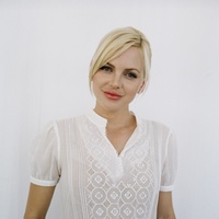 Anna Faris Sweatshirt #2063652