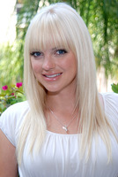 Anna Faris Sweatshirt #2268821