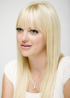 Anna Faris Sweatshirt #2288545