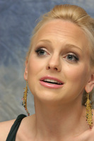 Anna Faris Sweatshirt #2288552