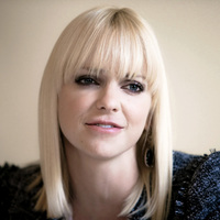 Anna Faris Sweatshirt #2315228
