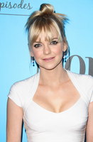 Anna Faris Sweatshirt #2990955