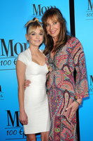 Anna Faris hoodie #2991003