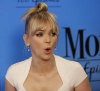 Anna Faris Sweatshirt #2991026