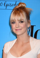 Anna Faris Sweatshirt #2991096