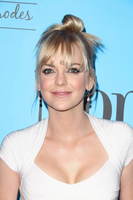 Anna Faris Sweatshirt #2991108