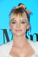 Anna Faris Sweatshirt #2991132