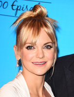 Anna Faris Sweatshirt #2991135