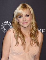 Anna Faris Sweatshirt #3194846