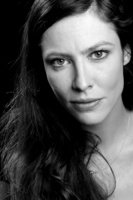 Anna Mouglalis Sweatshirt #2019600