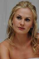 Anna Paquin Longsleeve T-shirt #2289442