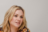 Anna Paquin t-shirt #2355007