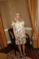 Anna Sophia Robb Longsleeve T-shirt #2272308