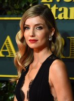 Annabelle Wallis Sweatshirt #2925021