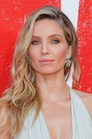 Annabelle Wallis t-shirt #3287572