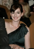 Anne Hathaway Longsleeve T-shirt #1278055