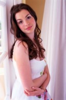 Anne Hathaway Longsleeve T-shirt #1297640