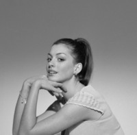 Anne Hathaway Longsleeve T-shirt #1298970