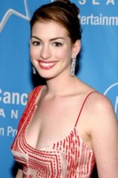 Anne Hathaway Longsleeve T-shirt #1299116