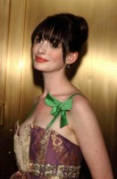 Anne Hathaway Longsleeve T-shirt #1356573