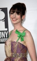 Anne Hathaway Longsleeve T-shirt #1358309