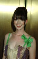 Anne Hathaway Longsleeve T-shirt #1358312