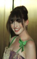 Anne Hathaway Longsleeve T-shirt #1358313