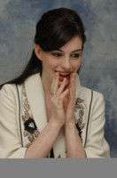 Anne Hathaway Longsleeve T-shirt #1450267