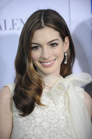 Anne Hathaway Longsleeve T-shirt #1923041