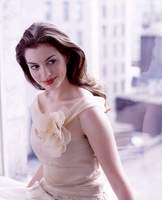 Anne Hathaway Longsleeve T-shirt #2006526