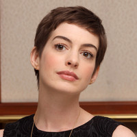Anne Hathaway Longsleeve T-shirt #2222841