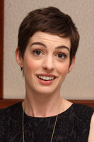 Anne Hathaway Sweatshirt #2222846
