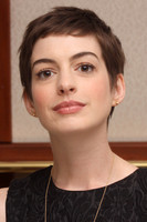 Anne Hathaway Longsleeve T-shirt #2222848