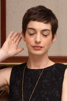 Anne Hathaway Sweatshirt #2222859