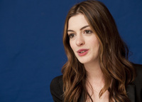 Anne Hathaway Longsleeve T-shirt #2222862