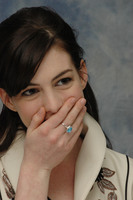 Anne Hathaway Longsleeve T-shirt #2229830