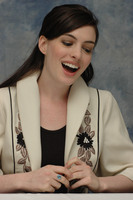 Anne Hathaway Longsleeve T-shirt #2229834