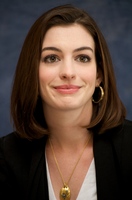 Anne Hathaway Longsleeve T-shirt #2234094