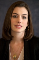 Anne Hathaway Longsleeve T-shirt #2234099