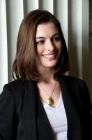 Anne Hathaway Longsleeve T-shirt #2234100