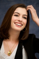 Anne Hathaway Longsleeve T-shirt #2234119