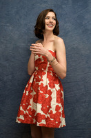 Anne Hathaway Longsleeve T-shirt #2234130
