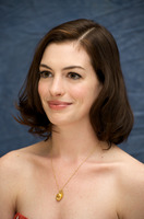 Anne Hathaway Longsleeve T-shirt #2234137