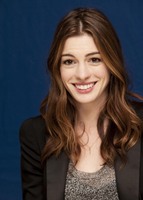 Anne Hathaway Longsleeve T-shirt #2246220