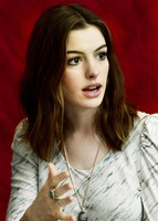 Anne Hathaway Longsleeve T-shirt #2246270