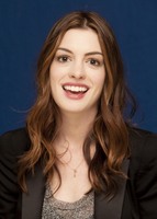 Anne Hathaway Longsleeve T-shirt #2246273