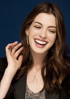 Anne Hathaway Longsleeve T-shirt #2246277