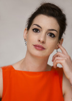 Anne Hathaway Longsleeve T-shirt #2246294