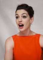 Anne Hathaway Longsleeve T-shirt #2246295