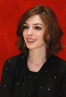 Anne Hathaway Longsleeve T-shirt #2269481